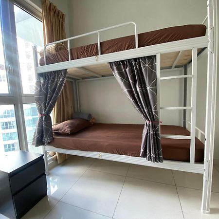 Regalia Bestfriend Hostel Kuala Lumpur Bagian luar foto