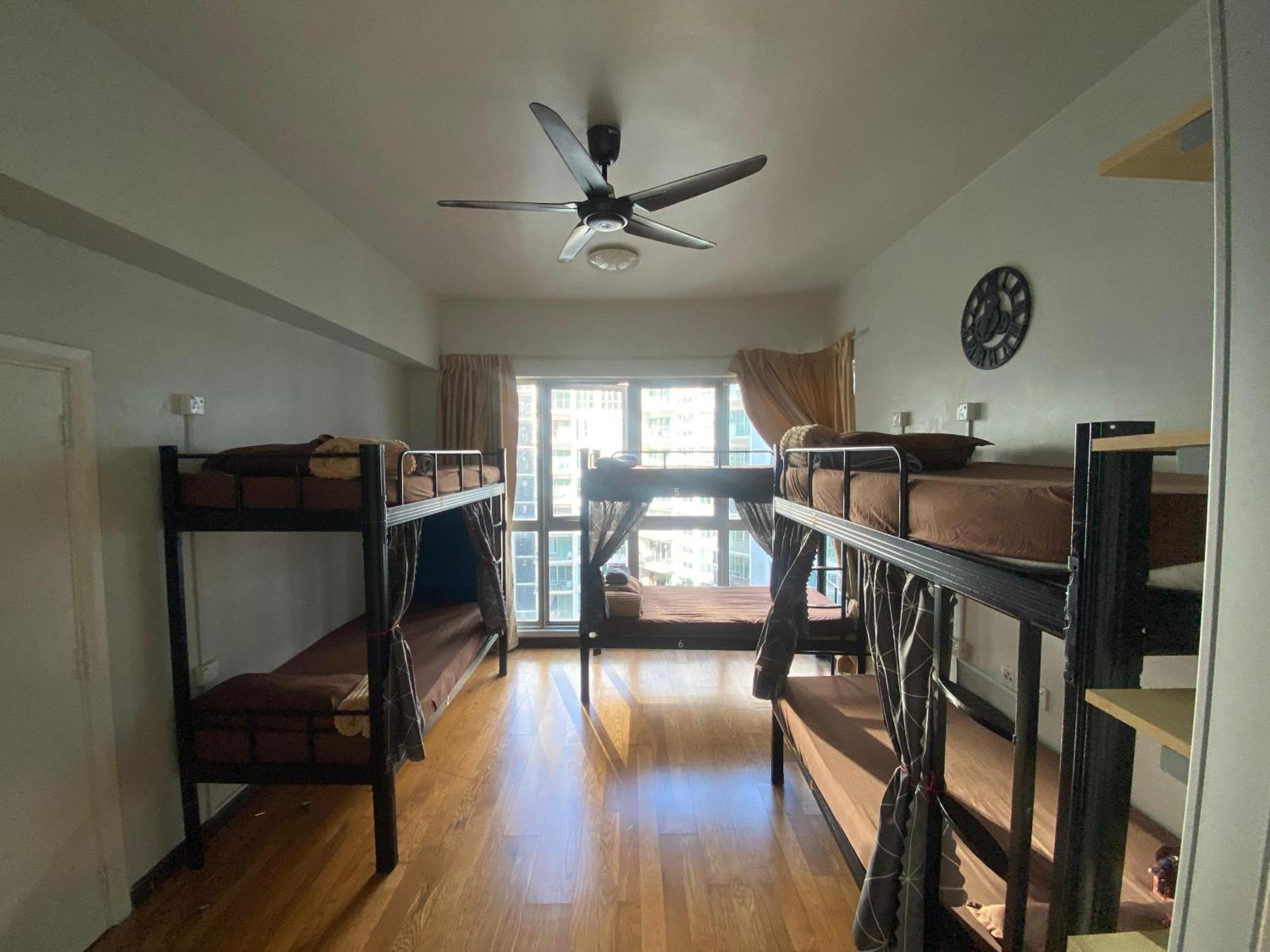 Regalia Bestfriend Hostel Kuala Lumpur Bagian luar foto