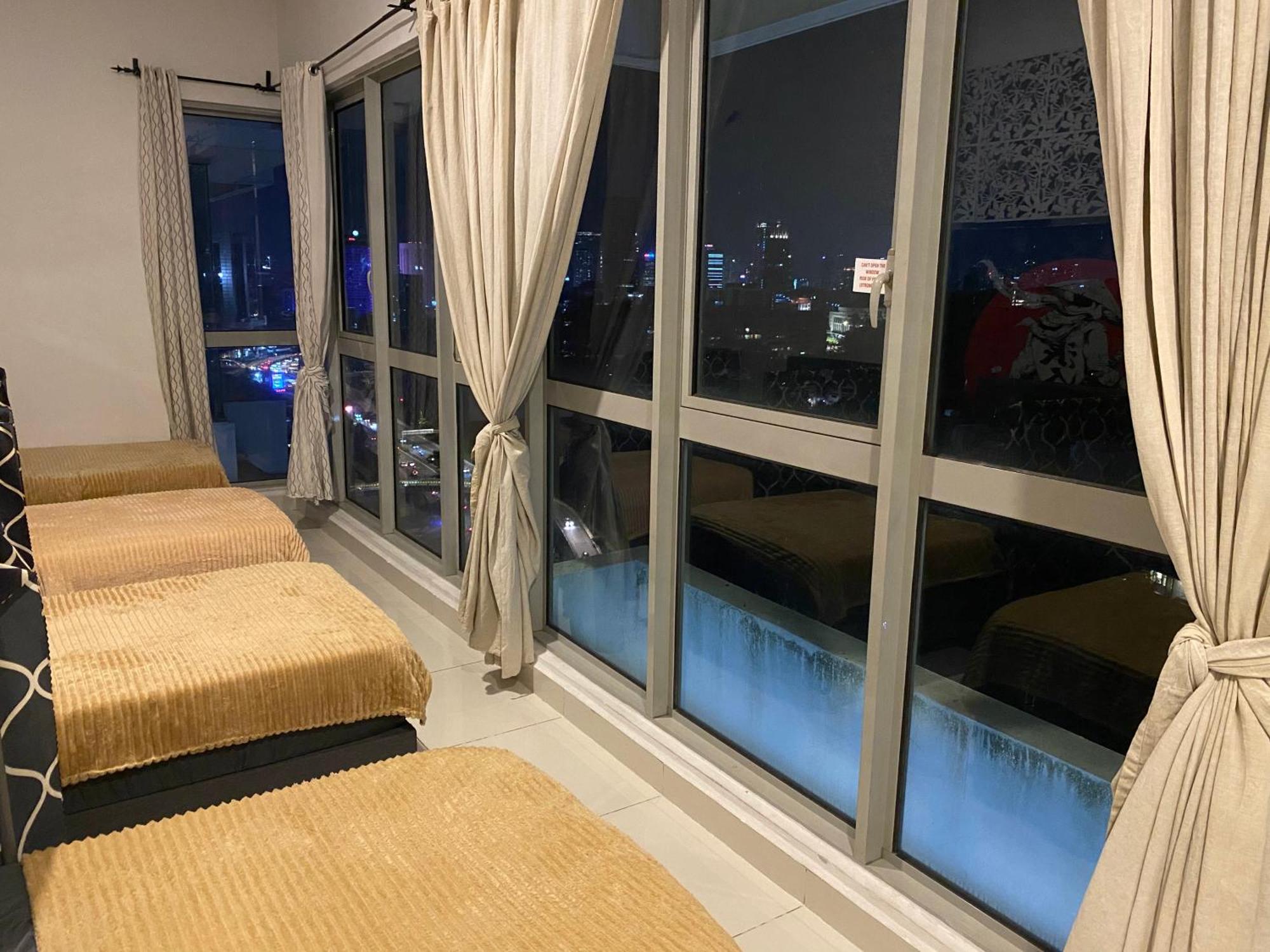 Regalia Bestfriend Hostel Kuala Lumpur Bagian luar foto