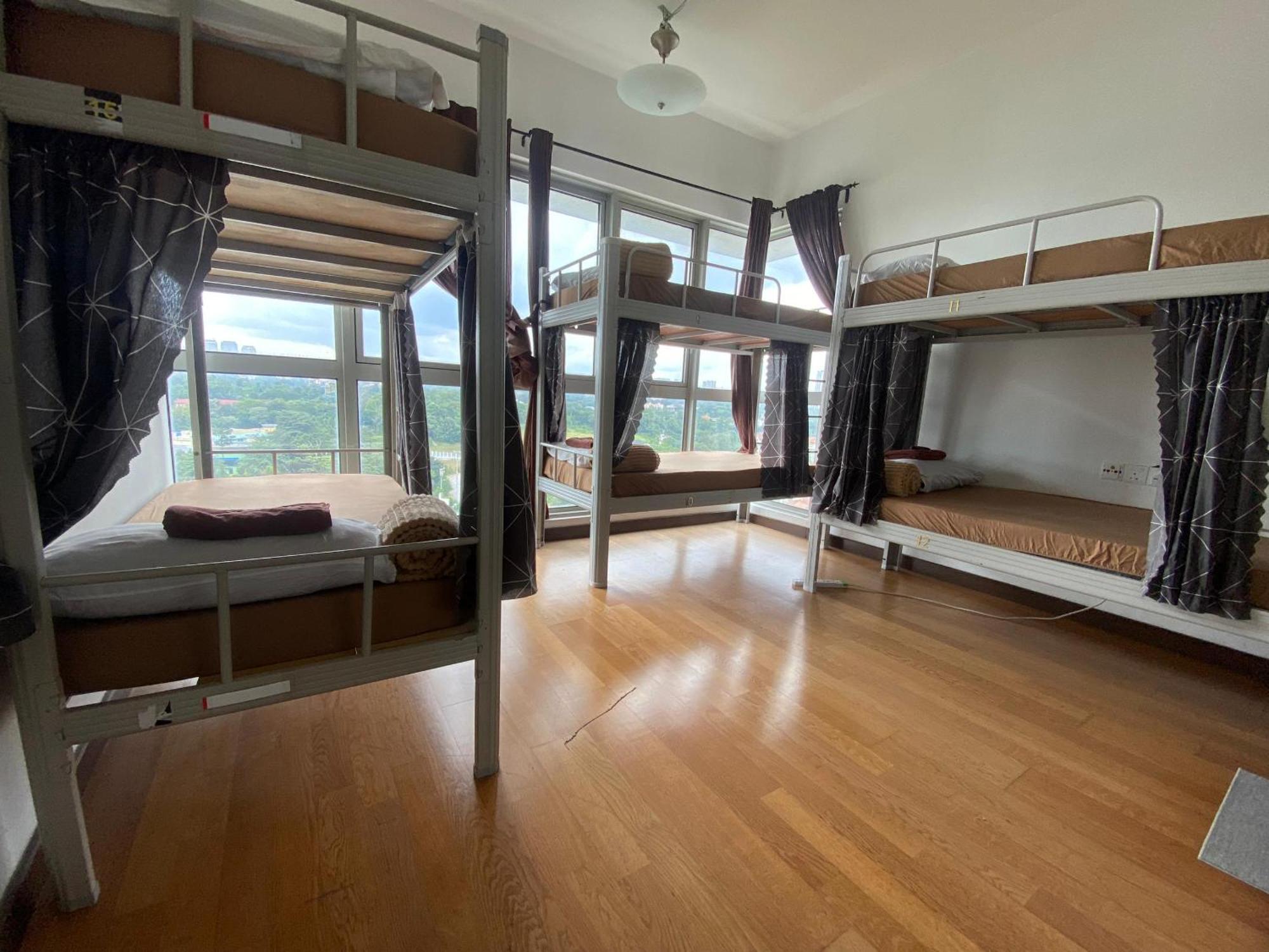 Regalia Bestfriend Hostel Kuala Lumpur Bagian luar foto