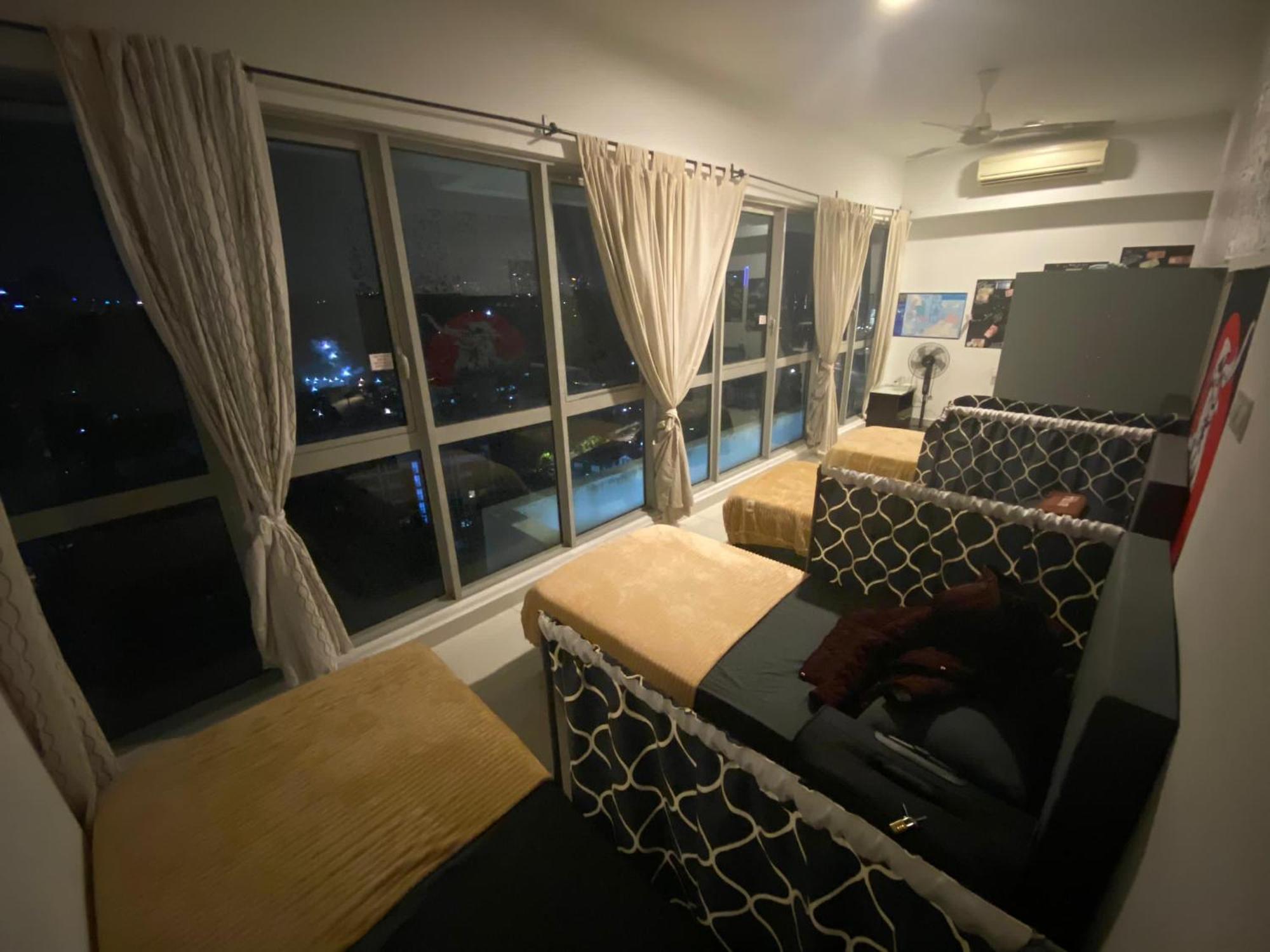 Regalia Bestfriend Hostel Kuala Lumpur Bagian luar foto