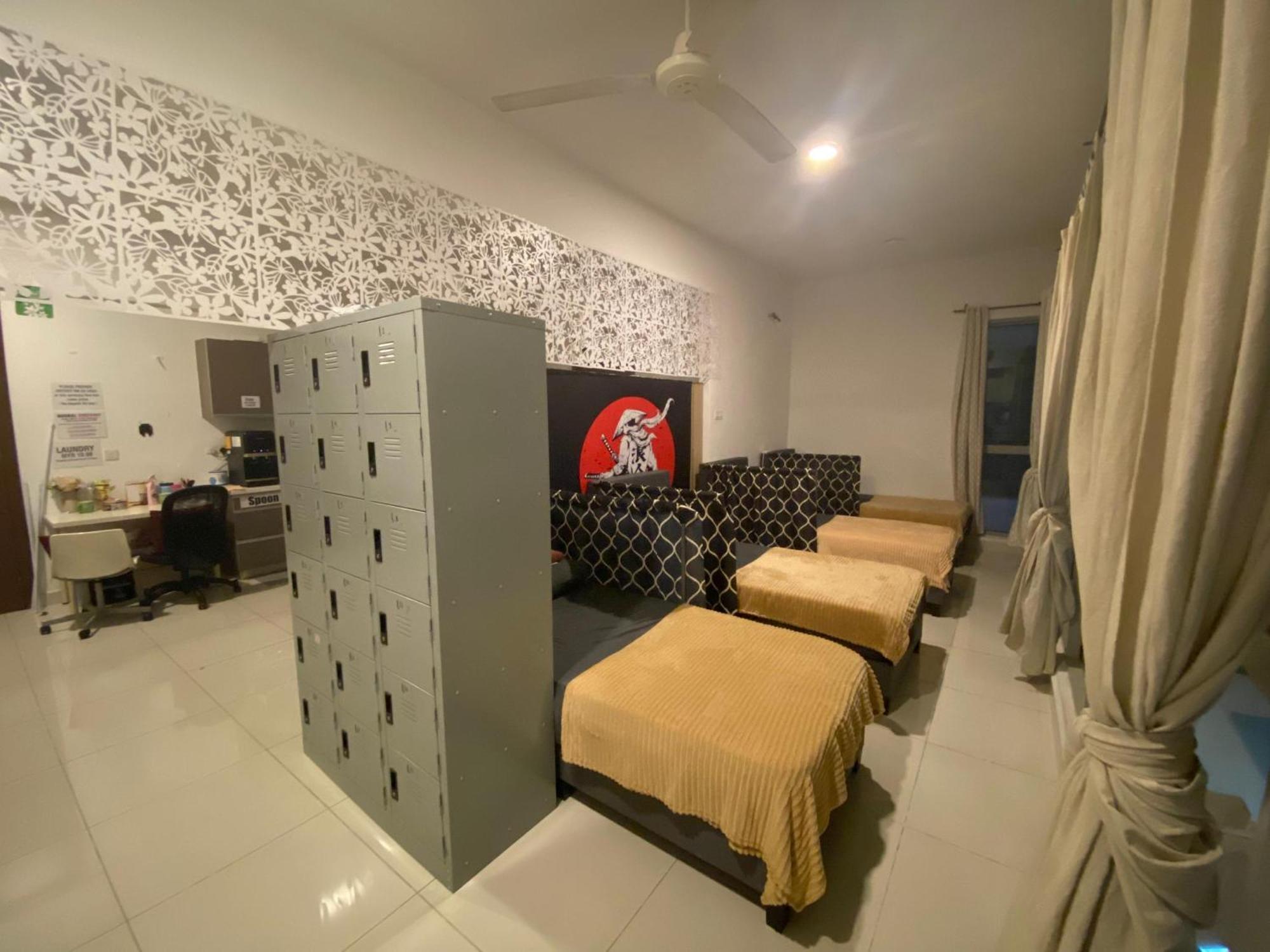Regalia Bestfriend Hostel Kuala Lumpur Bagian luar foto