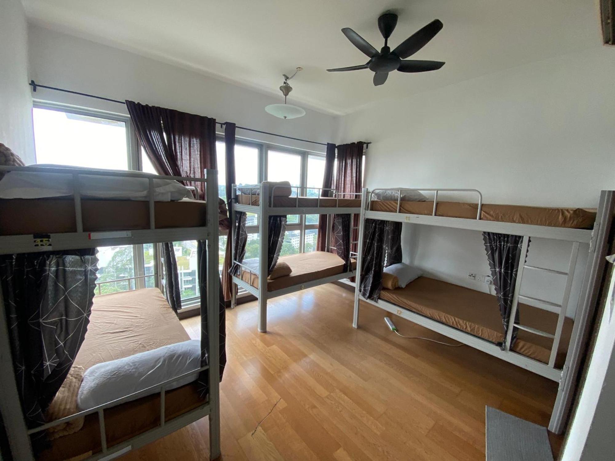 Regalia Bestfriend Hostel Kuala Lumpur Bagian luar foto
