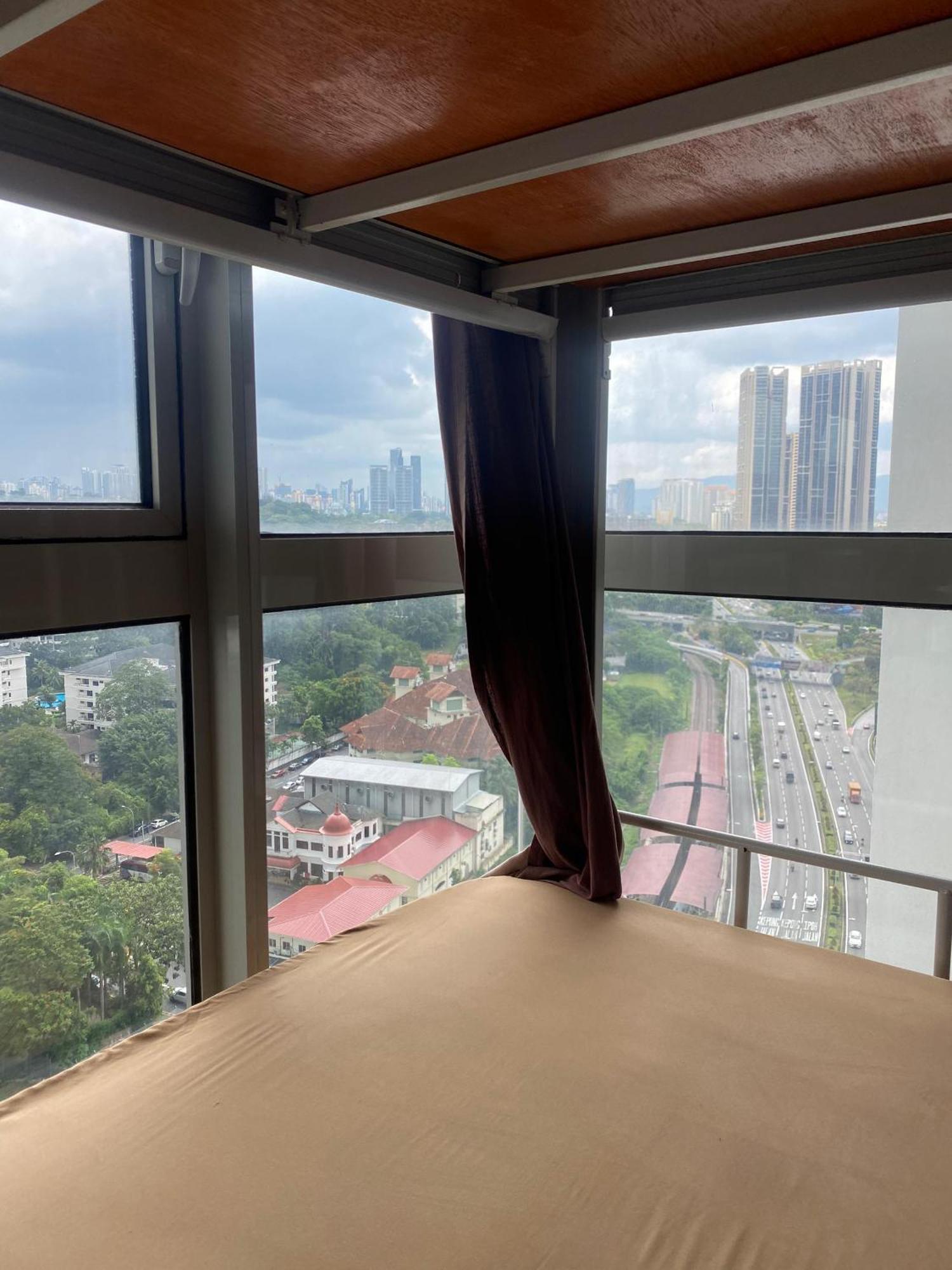Regalia Bestfriend Hostel Kuala Lumpur Bagian luar foto