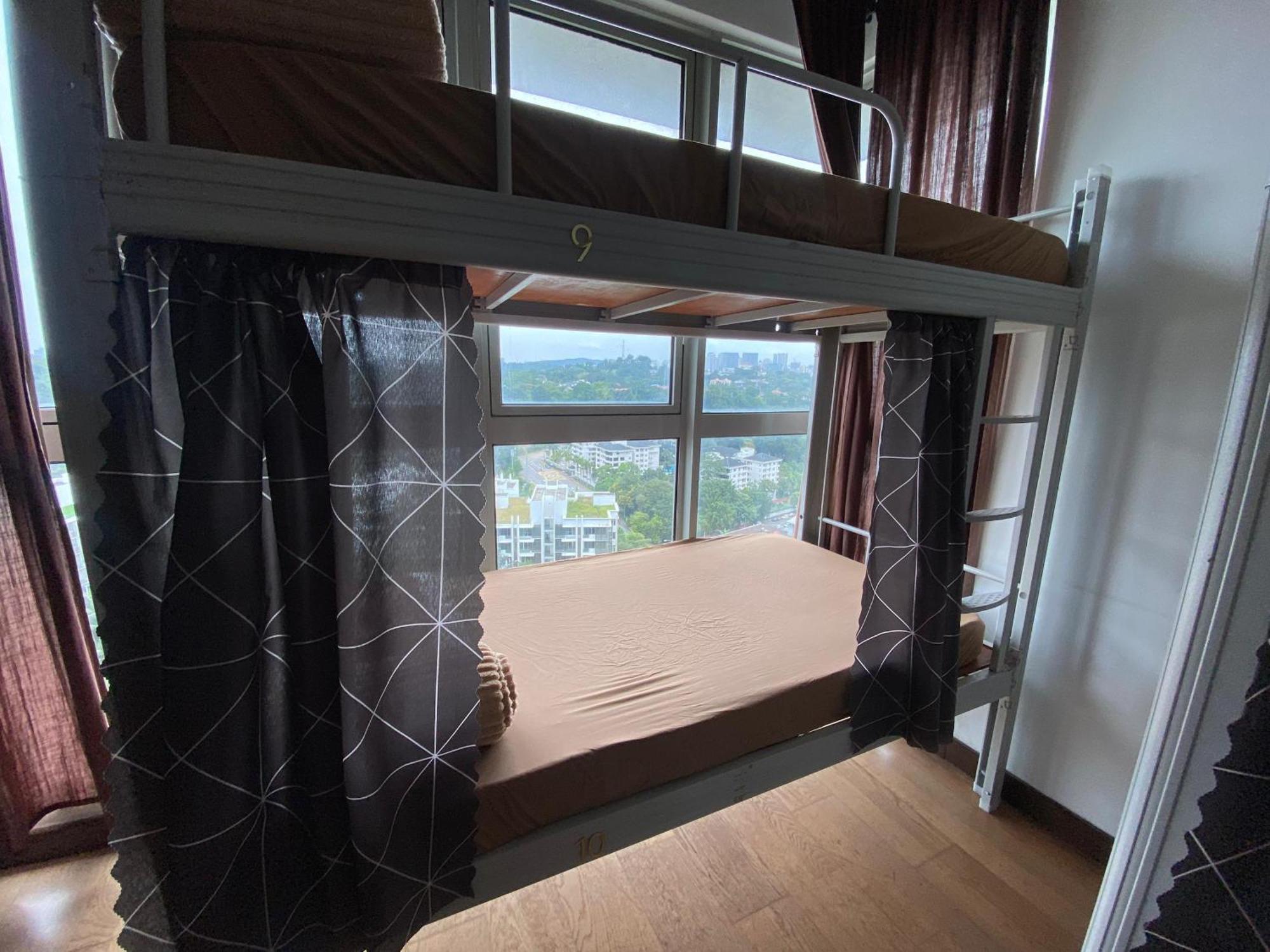 Regalia Bestfriend Hostel Kuala Lumpur Bagian luar foto