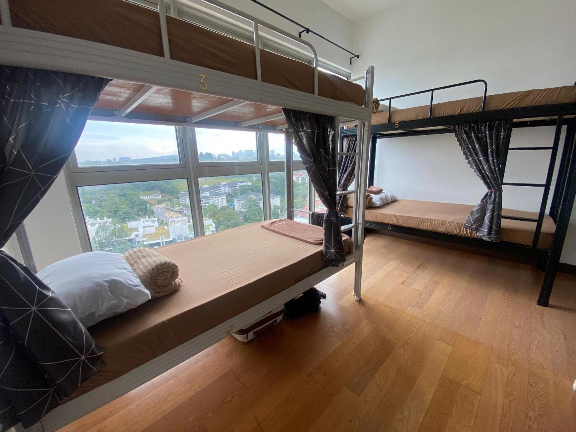 Regalia Bestfriend Hostel Kuala Lumpur Bagian luar foto
